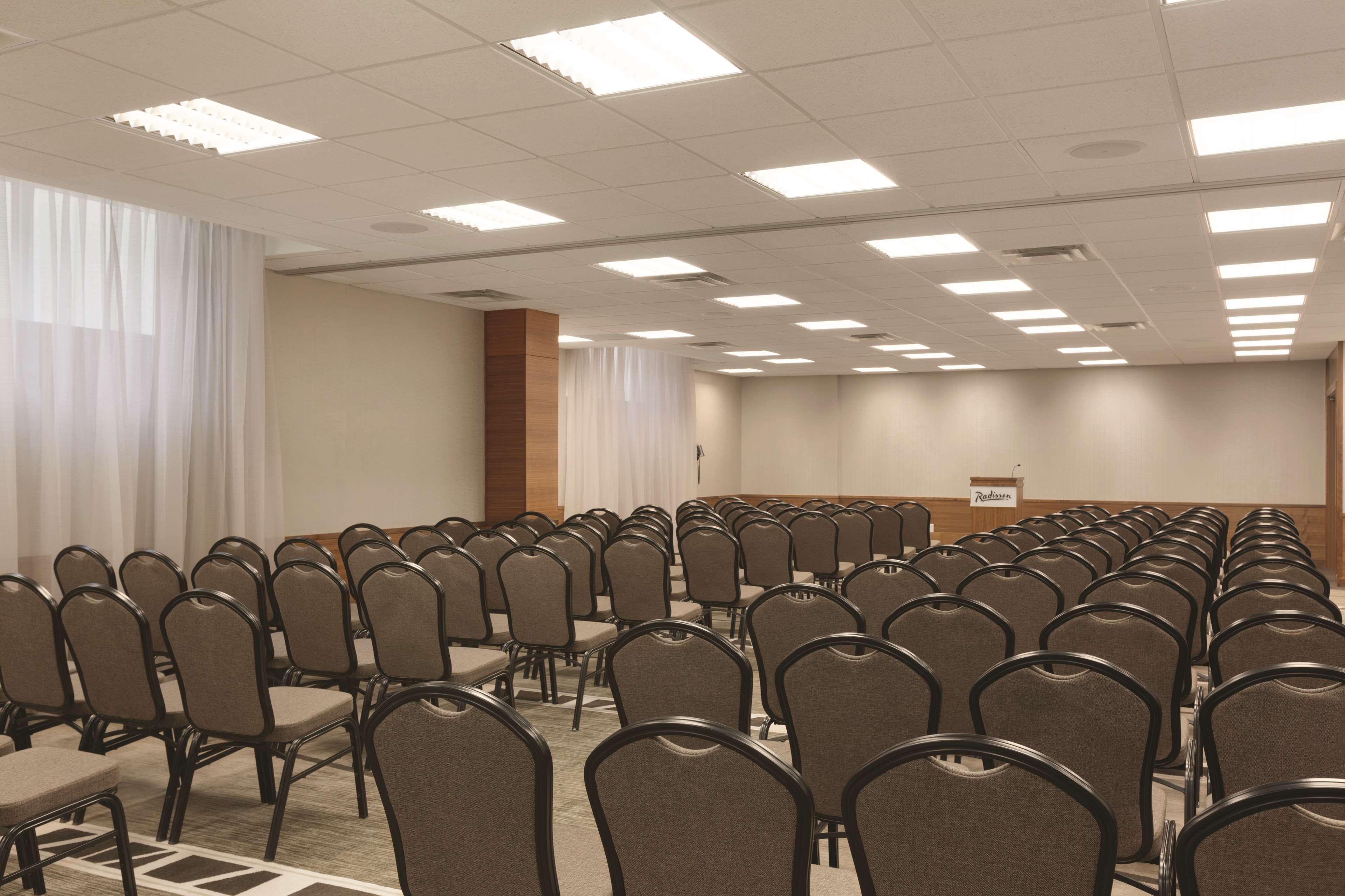 Radisson Hotel & Conference Centre Calgary Airport YYC Exterior foto
