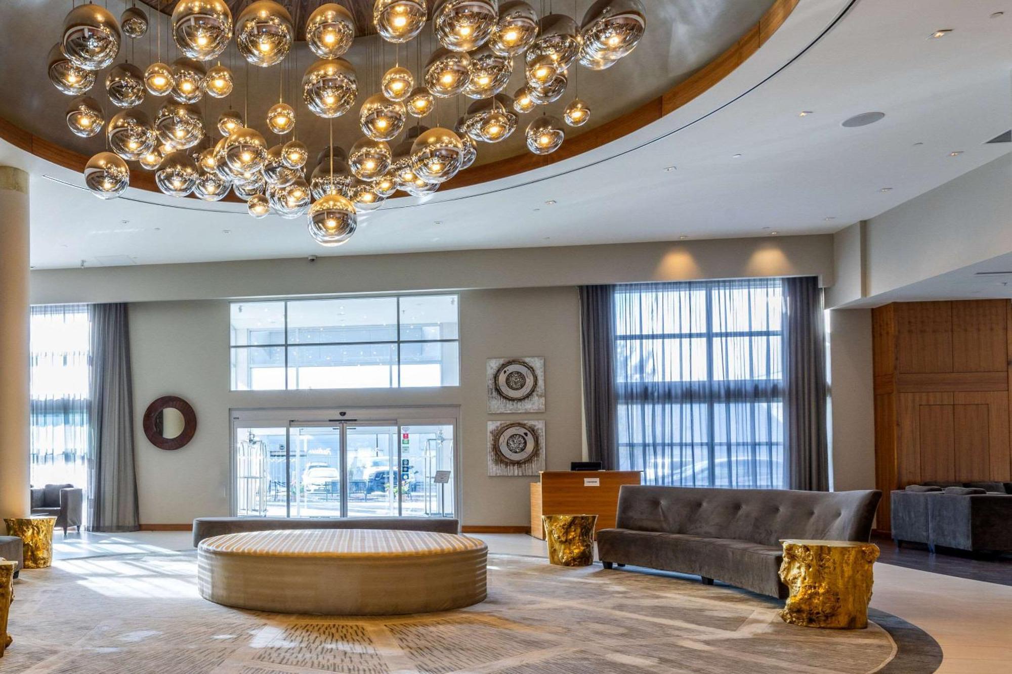 Radisson Hotel & Conference Centre Calgary Airport YYC Exterior foto